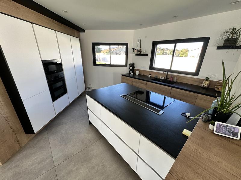 Villa - 234 m² - 6 pièces