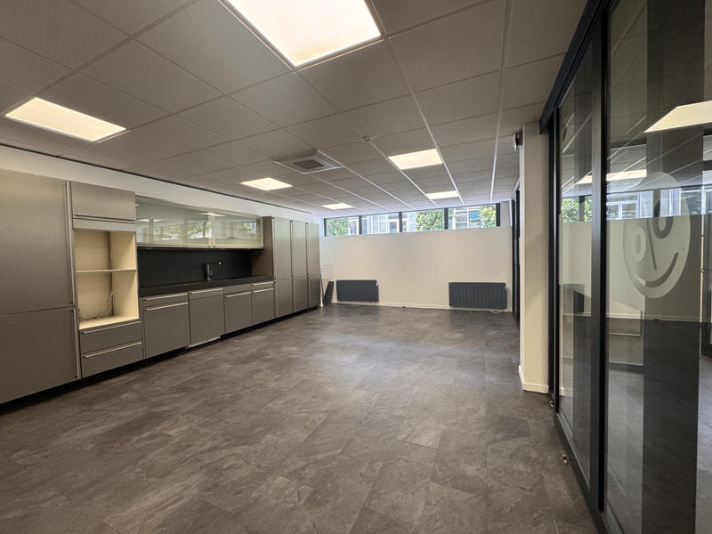 Bureau - 200 m² - 8 pièces