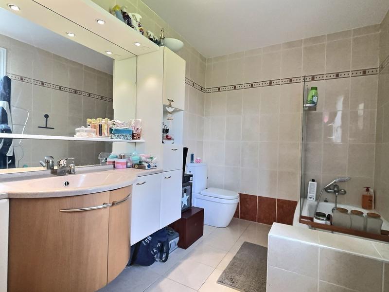 Maison - 140 m² - 8 pièces