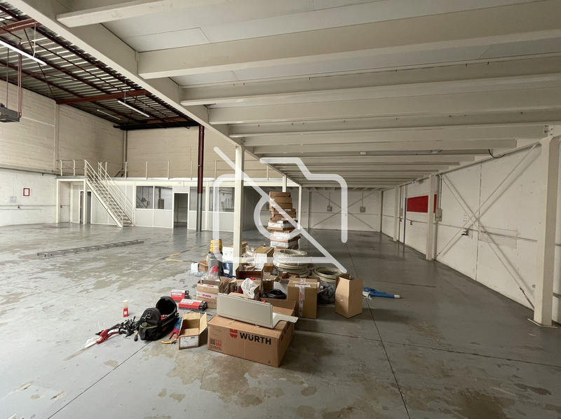 Entrepôt - 630 m²