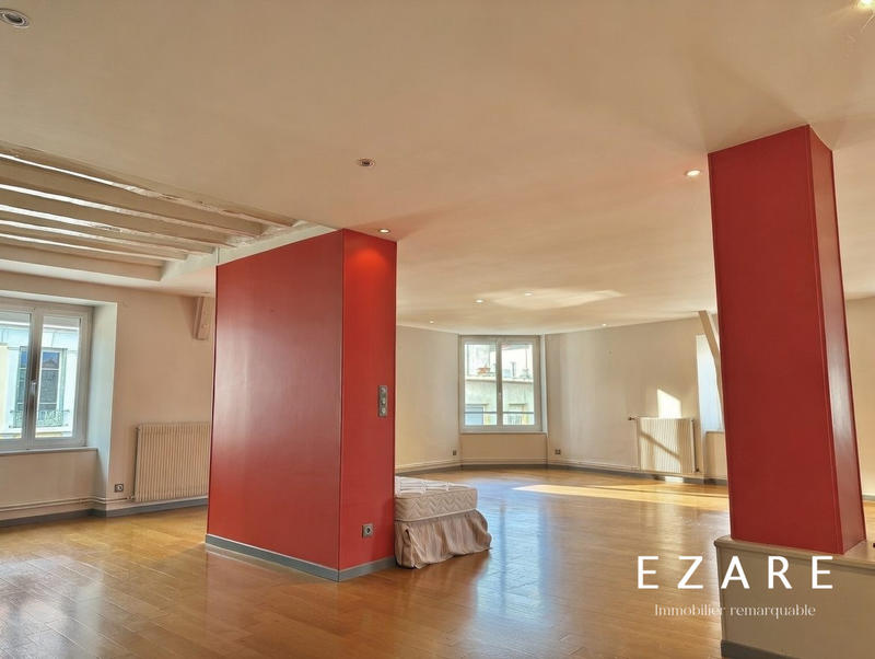 Appartement - 216 m² - 5 pièces