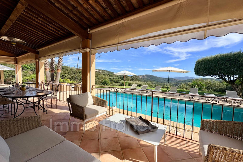 Villa - 215 m² - 6 pièces