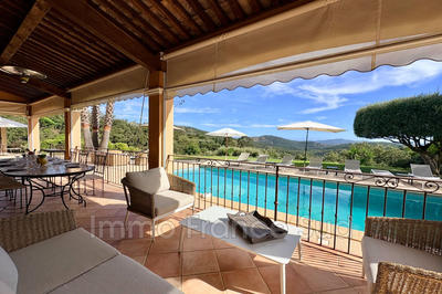 Villa - 215 m² - 6 pièces