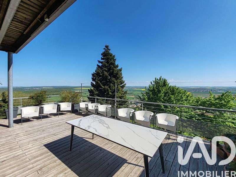Maison - 243 m² - 7 pièces