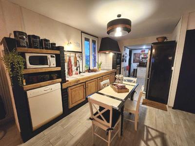 Maison traditionnelle - 196 m² - 8 pièces