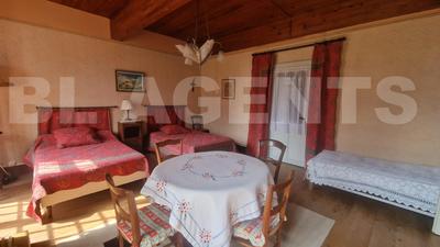 Maison - 228 m² - 7 pièces