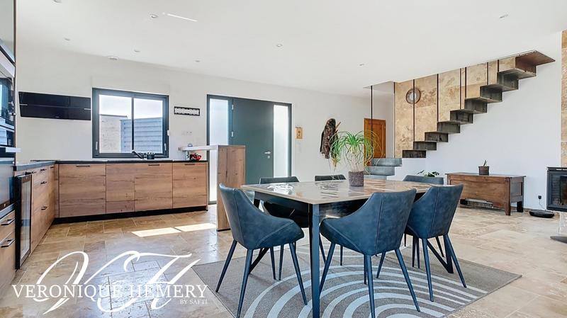 Maison - 198 m² - 5 pièces