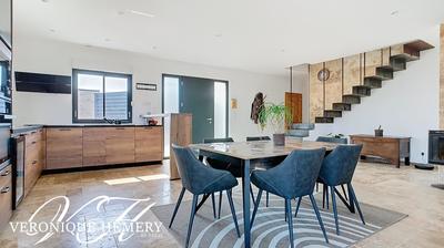 Maison - 198 m² - 5 pièces