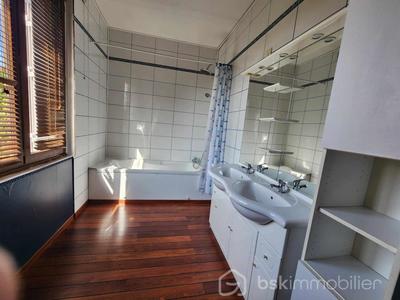 Maison traditionnelle - 150 m² - 6 pièces