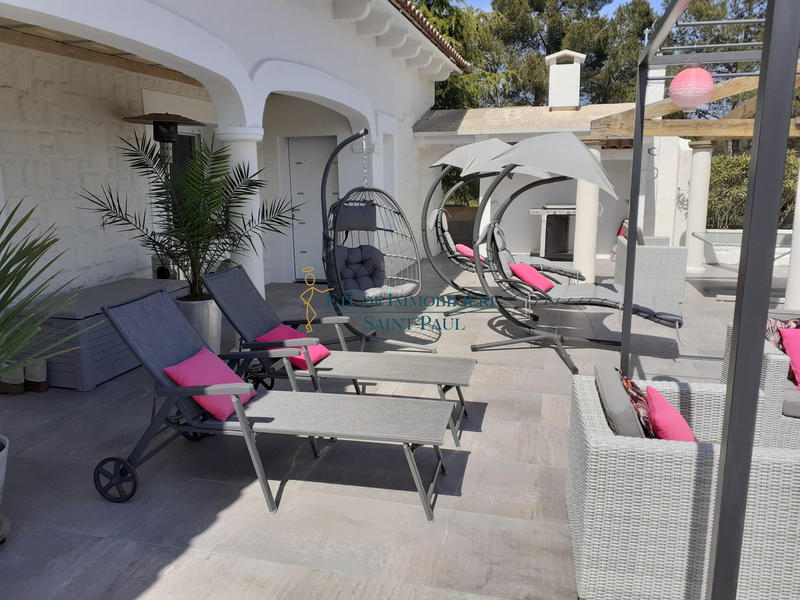 Villa - 245 m² - 9 pièces