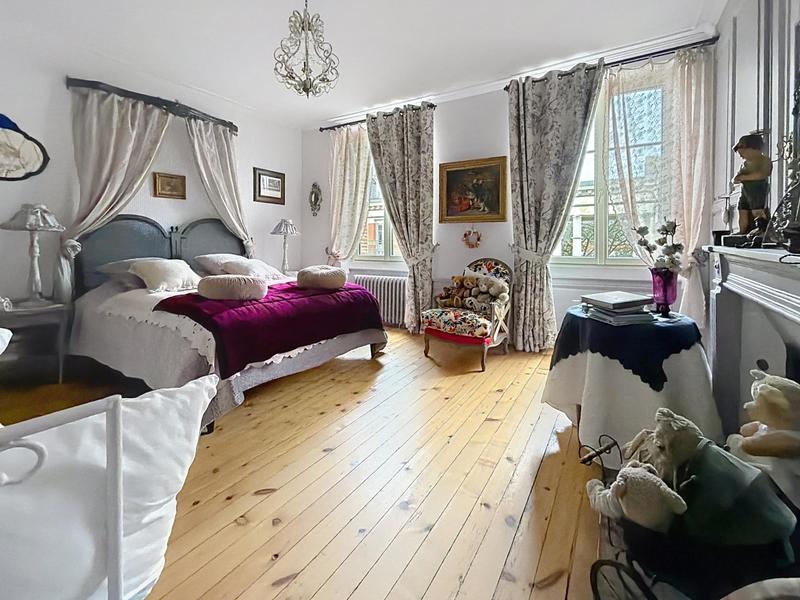 Maison de maîtres - 300 m² - 8 pièces