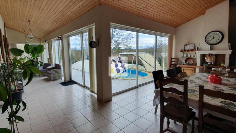 Maison - 260 m² - 9 pièces
