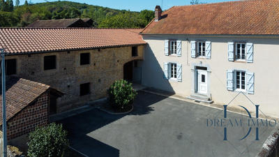 Maison - 213 m² - 9 pièces