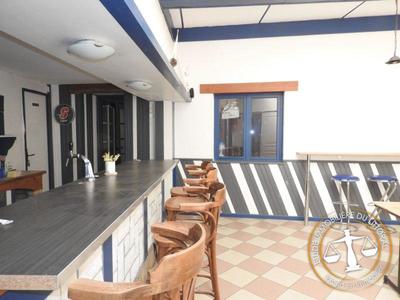 Maison - 427 m² - 10 pièces