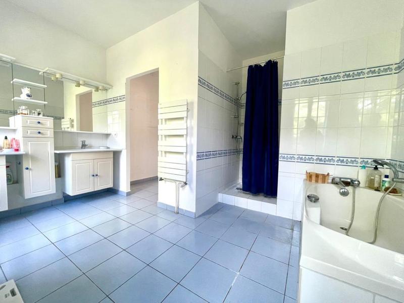 Maison - 280 m² - 9 pièces