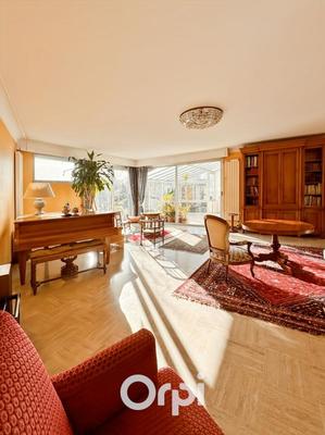 Maison - 371 m² - 8 pièces