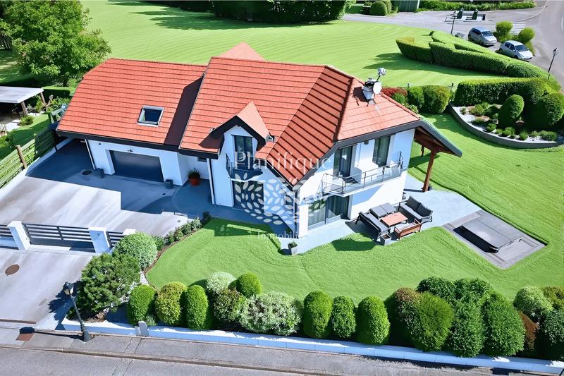 Maison - 299 m² - 7 pièces