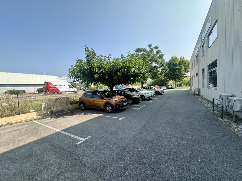 Local d'activités - 980 m²