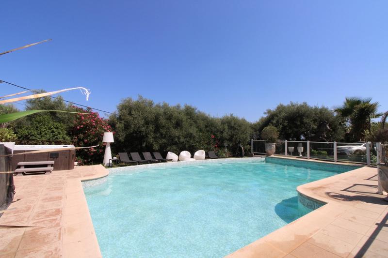 Maison contemporaine - 241 m² - 8 pièces