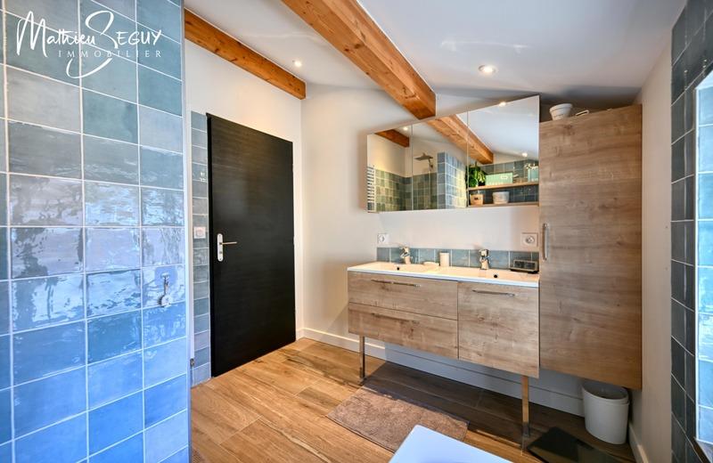 Maison - 284 m² - 10 pièces