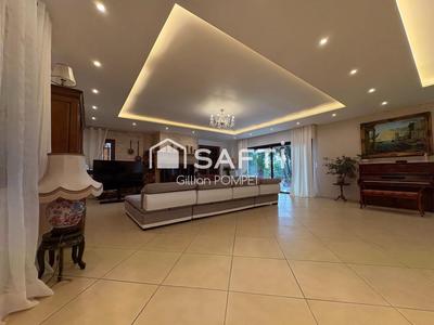 Maison - 659 m² - 8 pièces