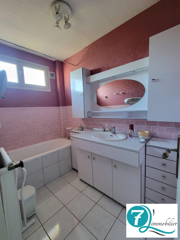 Maison - 104 m² - 10 pièces