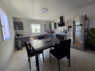 Maison - 94 m² - 4 pièces