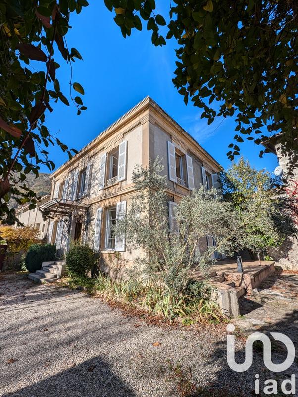 Maison - 237 m² - 7 pièces