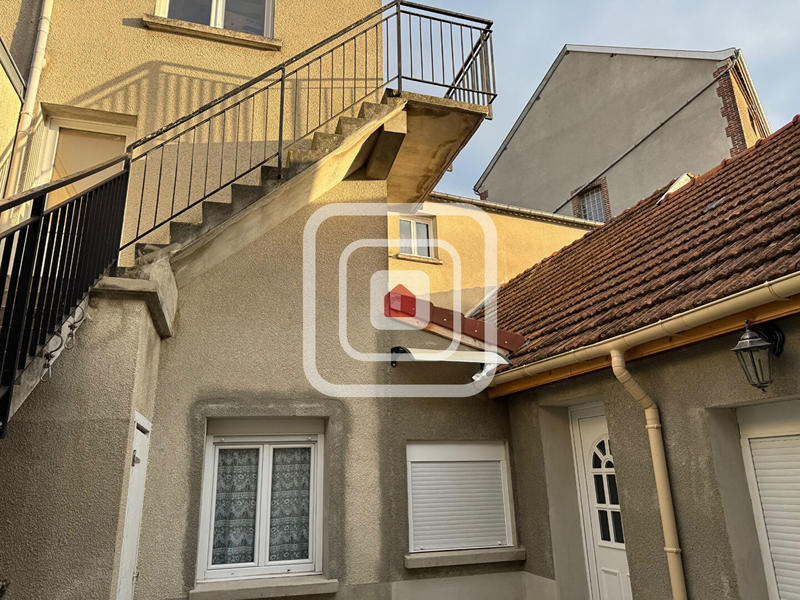 Maison - 218 m² - 10 pièces