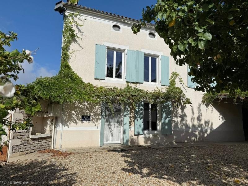 Maison de village - 90 m² - 3 pièces