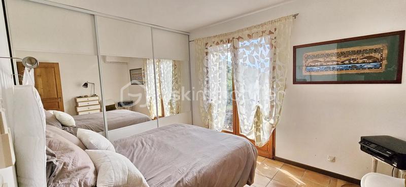 Maison - 246 m² - 9 pièces