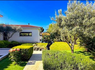 Maison - 200 m² - 5 pièces