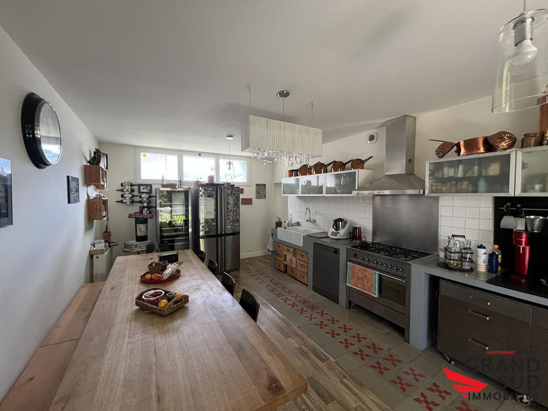 Maison - 237 m² - 8 pièces