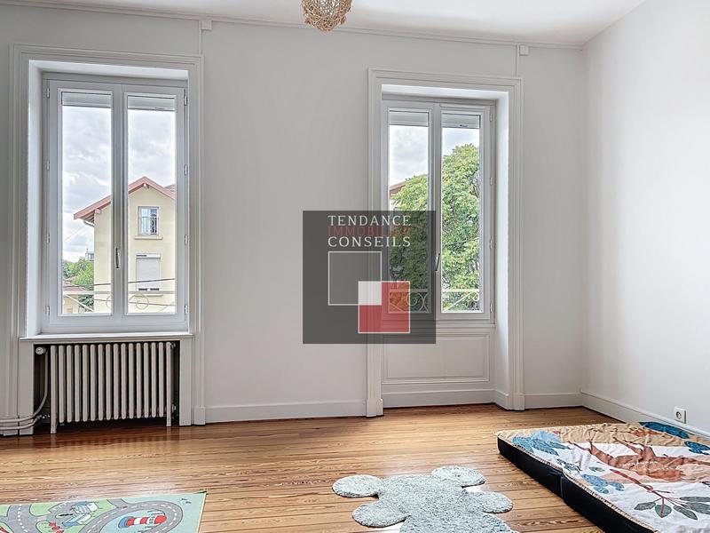 Maison - 300 m² - 13 pièces