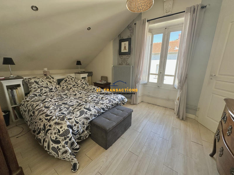 Maison - 170 m² - 10 pièces