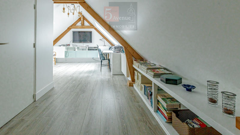 Maison - 300 m² - 8 pièces