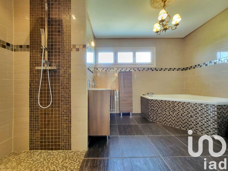 Maison - 181 m² - 7 pièces