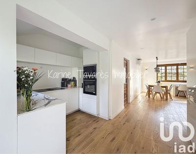 Maison - 152 m² - 9 pièces