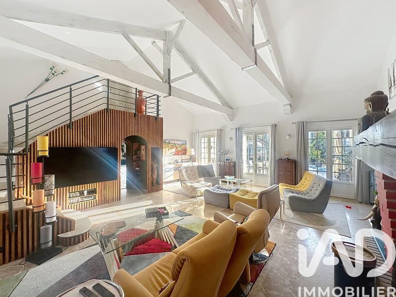 Maison - 218 m² - 6 pièces