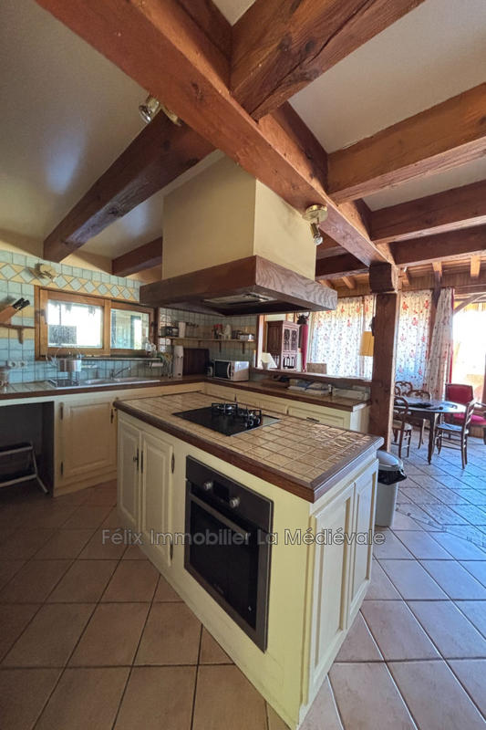 Propriété - 200 m² - 7 pièces