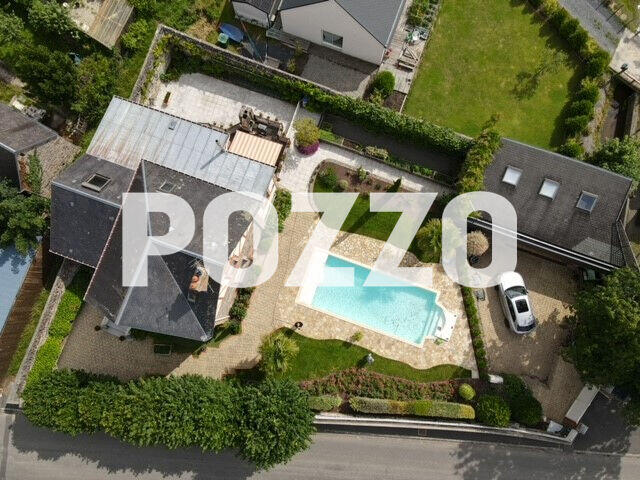 Maison - 220 m² - 11 pièces
