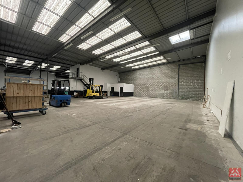 Local commercial - 890 m²