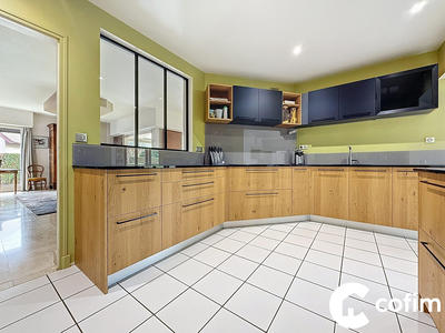 Villa - 238 m² - 6 pièces