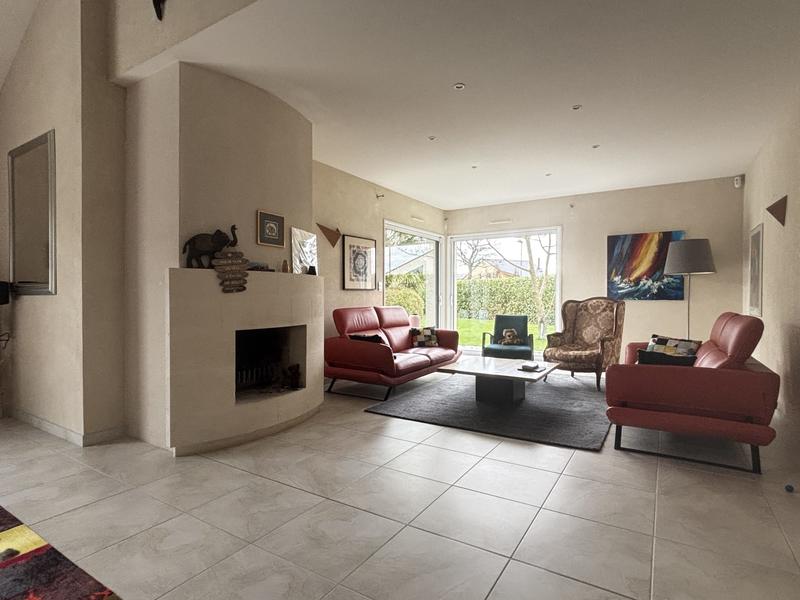 Maison traditionnelle - 225 m² - 7 pièces