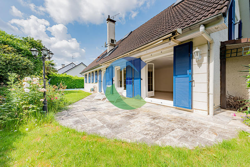 Maison - 215 m² - 8 pièces