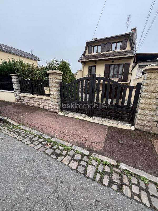 Maison traditionnelle - 97 m² - 5 pièces