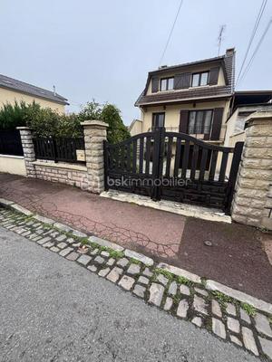 Maison traditionnelle - 97 m² - 5 pièces