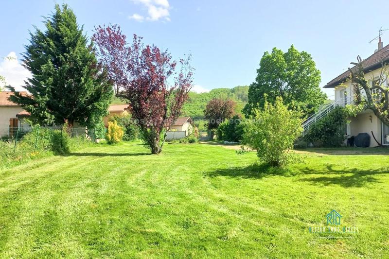 Maison traditionnelle - 222 m² - 7 pièces