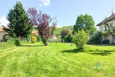 Maison traditionnelle - 222 m² - 7 pièces