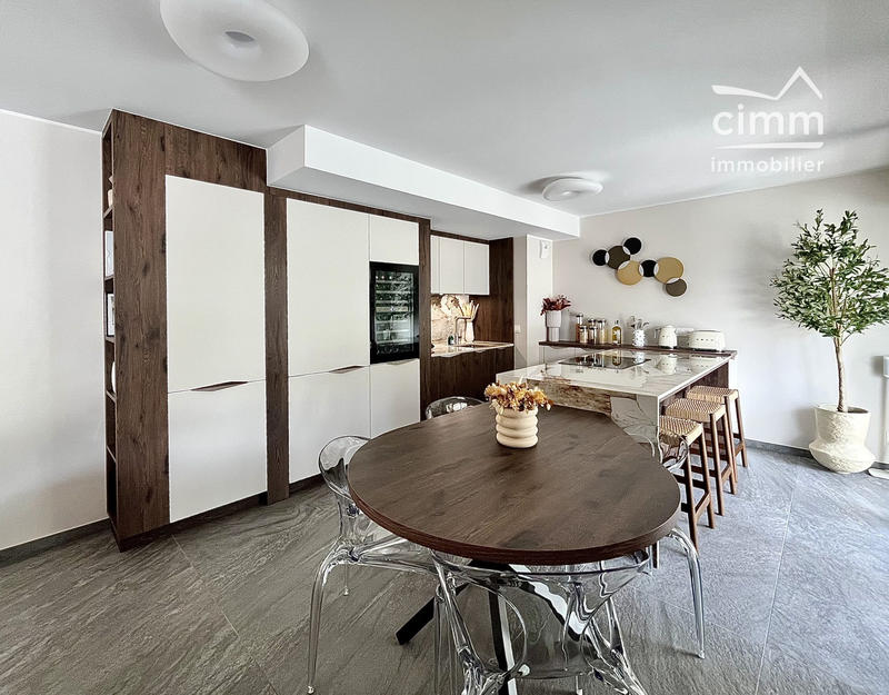 Appartement - 100 m² - 4 pièces